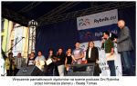 Wrcznie_pamitkowych_dyplomw_na_scenie